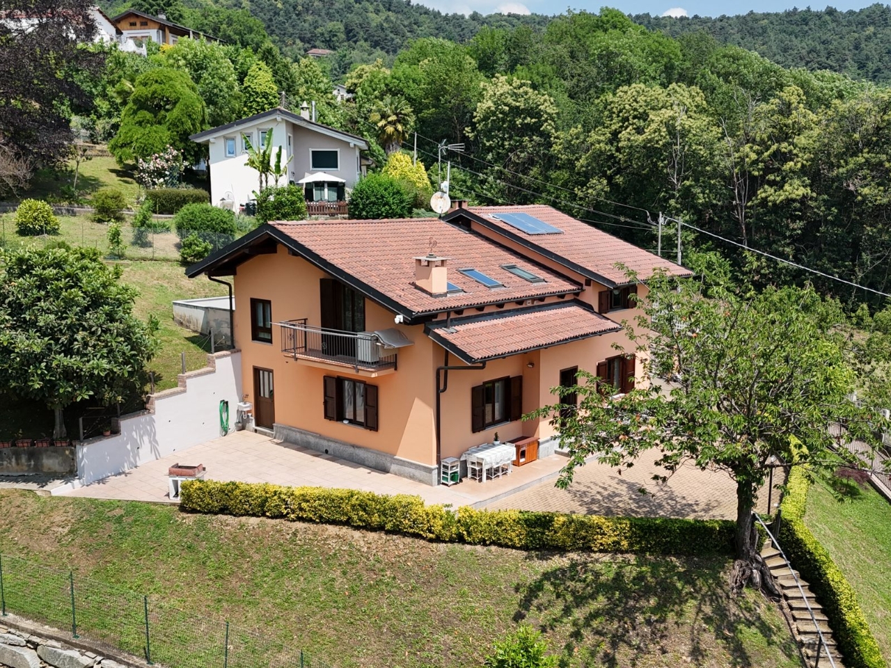 https://www.vincimmobili.it/images/com_adsmanager/contents/roletto-vf02_1106_3_m.jpg