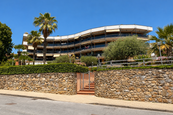 https://www.vincimmobili.it/images/com_adsmanager/contents/sanremo-av10_1117_1_m.jpg